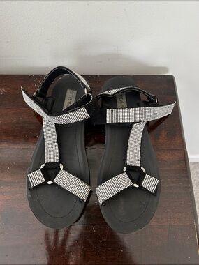 Steve Madden Black Strap Sandals with Silver Embellishment’s Size 8